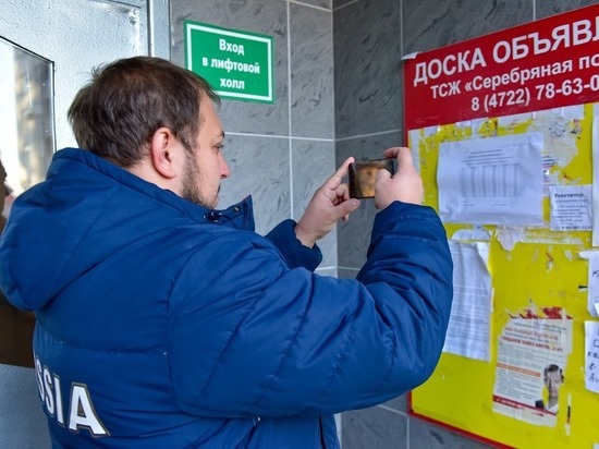 Сотрудники городских управ в Белгороде проверили качество санобработки подъездов
