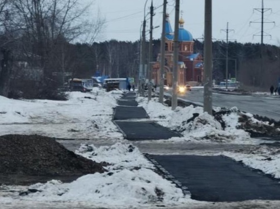 Мэр Новосибирска пригрозил подрядчикам не оплачивать плохой ремонт тротуаров по снегу