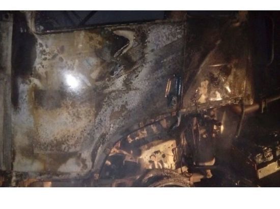 В Кардымовском районе на трассе М1 в Каменке сгорел автомобиль ГАЗ