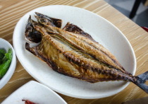 Диетолог назвала скумбрию и сельдь в числе наиболее полезных морепродуктов.
