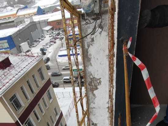 В Новосибирске умер второй рабочий после падения люльки на стройке 25-этажного дома