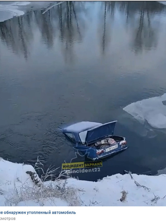 Под Барнаулом «Жигули» случайно укатился в водоем