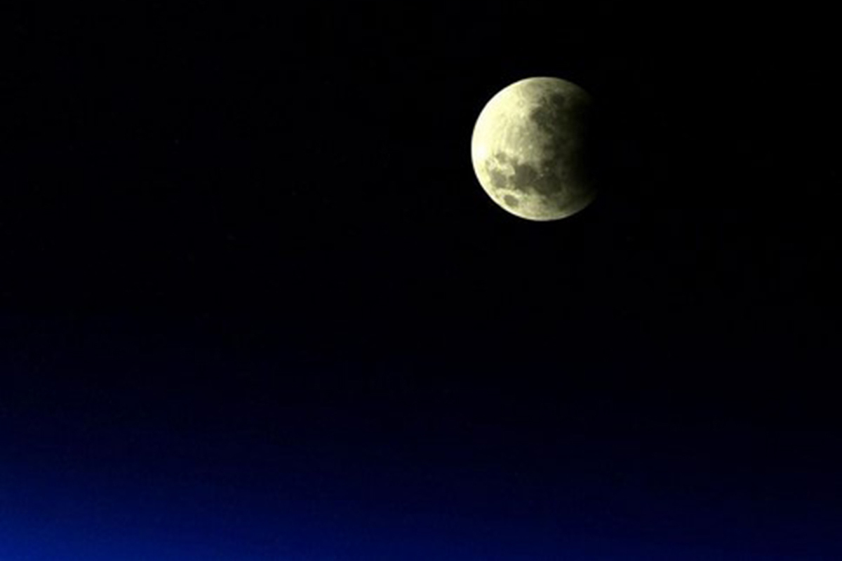 Полная луна в 2024 году. Затмение с МКС. Лунное затмение 8 ноября 2022. Самое длинное лунное затмение. Луна с МКС.