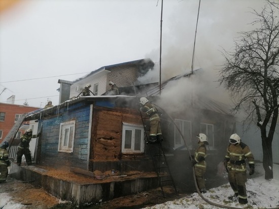 В Приокском районе горел деревянный частный дом