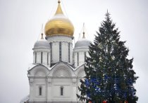Пандемия продолжает приносить новые разочарования: так, стало известно, что традиционная новогодняя ёлка в Кремле снова не состоится