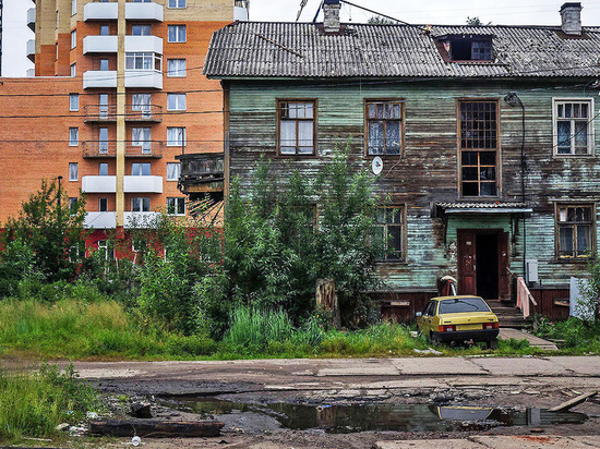 На Архангельскую область упало 11 миллиардов на расселение бараков