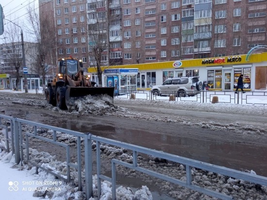 Две многоэтажки остались без воды в Барнауле из-за прорыва водопровода