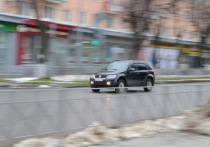 Автоэксперты дали российским водителям рекомендации, как избежать аварийной ситуации на зимней дороге.