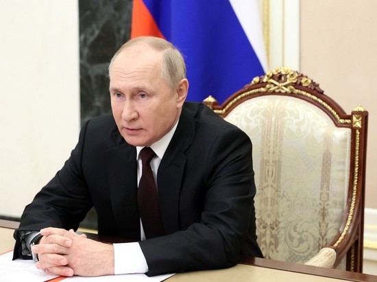 Путин призвал повышать безопасность  и "цифровизацию" перевозок