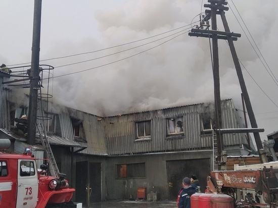 В Улан-Удэ пострадал человек при пожаре в двухэтажном доме
