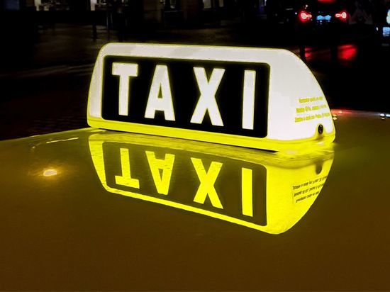 В Гатчине проверили QR-коды таксистов