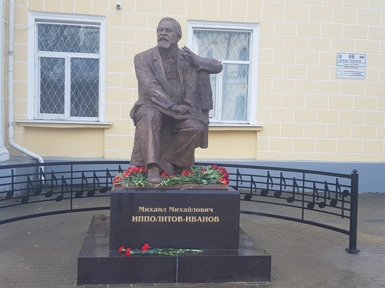 В Гатчине у здания музыкальной школы открыли памятник композитору Михаилу Ипполитову-Иванову
