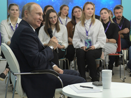 Путин разрешил давать госнаграды за патриотическое воспитание молодежи