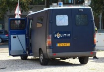 Полиция Роттердама сообщает, что в результате возникших беспорядков во время протестов три человека получили огнестрельные ранения