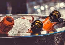 Управление Следственного комитета по Татарстану сообщает о возбуждении уголовного дела о продаже алкоголя без лицензии после инцидента с отравлением 13 молодых людей метанолом