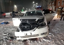 ДТП произошло в субботу, 20 ноября возле дома №402а на улице Строителей в городе Стрежевом Томской области: по предварительной информации, виновником стал водитель автомобиля Тойота.