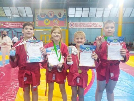 Юные самбисты из Лихославльского района взяли весь набор наград