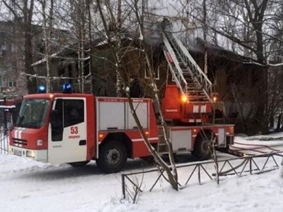 В Новодвинске пожарные отстояли дом-призрак