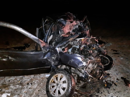 В Хакасии КАМАЗ размазал легковое авто, водитель которого умер на месте