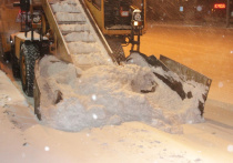 В минувшие выходные с улиц Барнаула вывезли более 14 тысяч кубометров снега