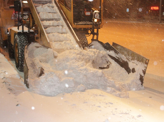 В выходные с улиц Барнаула вывезли более 14 тысяч кубометров снега