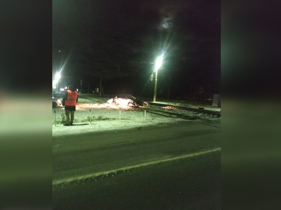 Электричка врезалась в автомобиль в Приозерском районе