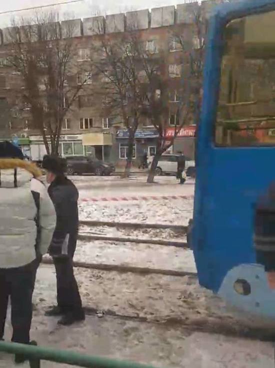 В Новокузнецке из-за ДТП образовалась пробка на трамвайных путях