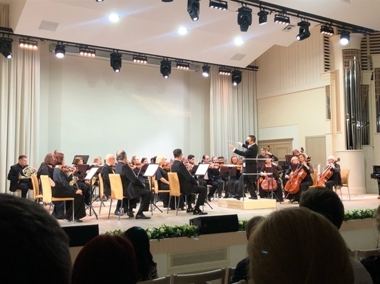 В Мурманске состоялся концерт филармонического оркестра под управлением Дмитрия Полякова