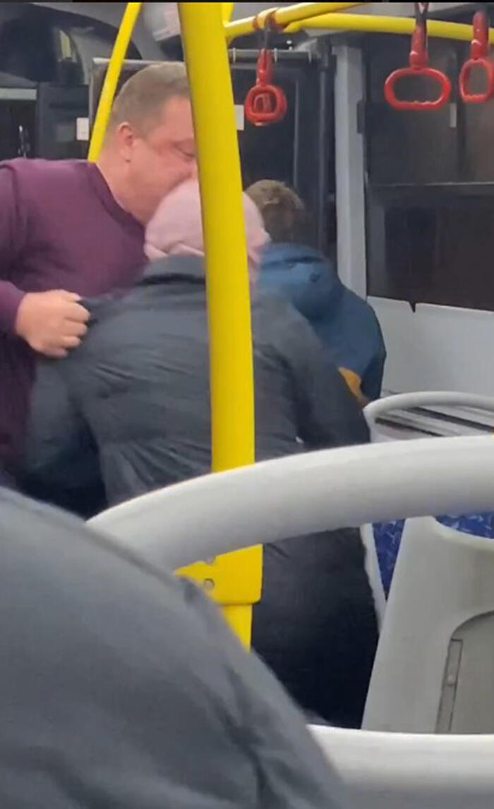 Напавший на водителя автобуса. Водитель воронежского автобуса. Напавший на водителя автобуса. Водитель автобуса в воронеже. Напавший на водителя автобуса.