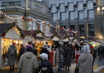 Долгожданная Рождественская ярмарка в Петербурге стартует 18 декабря. Где можно будет закупиться новогодними сувенирами и чего ждать от зимних праздников в этом году рассказал «МК в Питере».