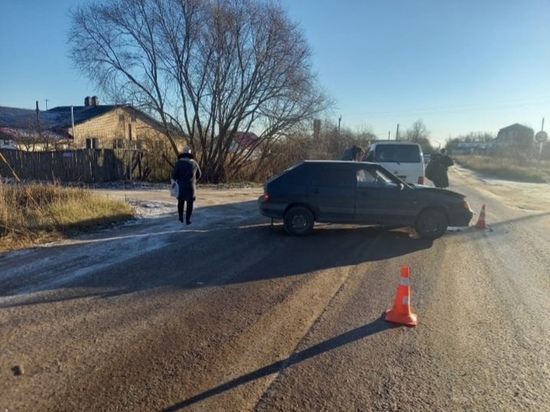 Неопытный водитель отечественной легковушки протаранил иномарку в Новгородском районе