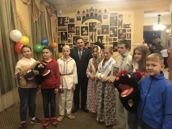 Сергей Деменков принял участие в творческой встрече, посвященной 85-летию Костромского театра кукол