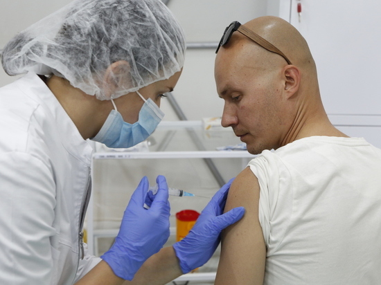 Зачем петербуржцы прививаются заграничными вакцинами от COVID-19 после «Спутника V»