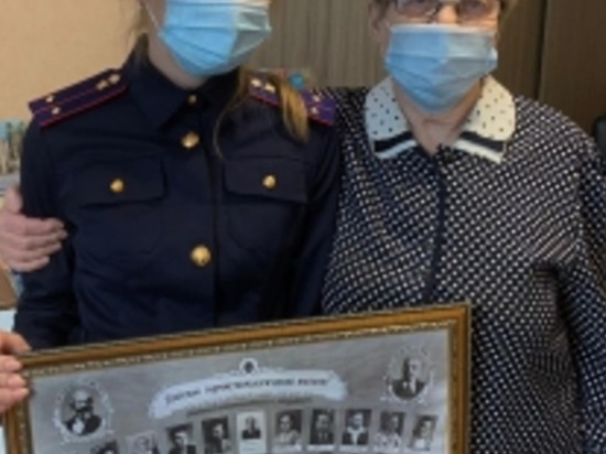 Сотрудники СК по ЧАО навестили ветерана Великой отечественной войны
