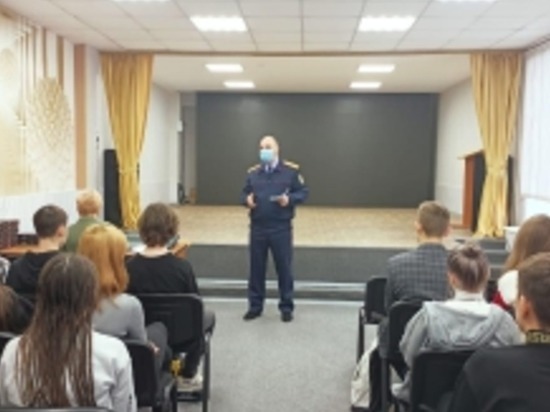 Руководитель Билибинского отдела СК провёл урок грамотности в школе
