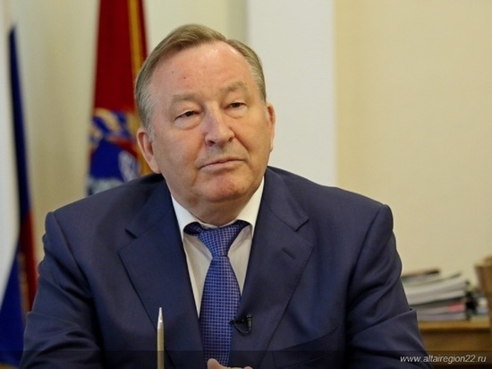Экс-губернатора Алтайского края Карлина наградили высшим знаком отличия в Совфеде