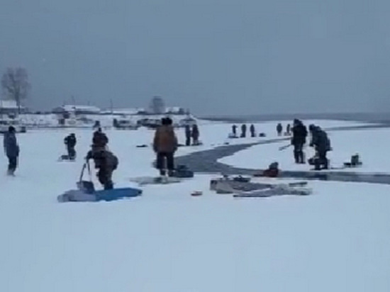 Рыбаки в Красноярском крае чуть не уплыли на льдине в Енисей