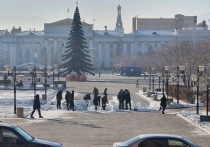 На читинскую площадь Ленина 23 ноября привезли кубы льда для строительства новогоднего городка