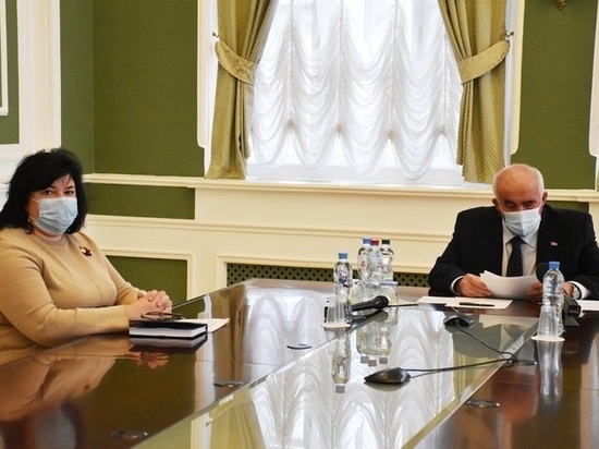 Костромской губернатор Сергей Ситников вчера провел онлайн-встречу со студентами-стипендиатами Президента и Правительства России