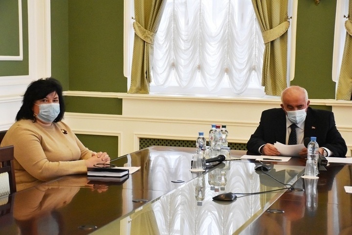 Костромской губернатор Сергей Ситников вчера провел онлайн-встречу со студентами-стипендиатами Президента и Правительства России