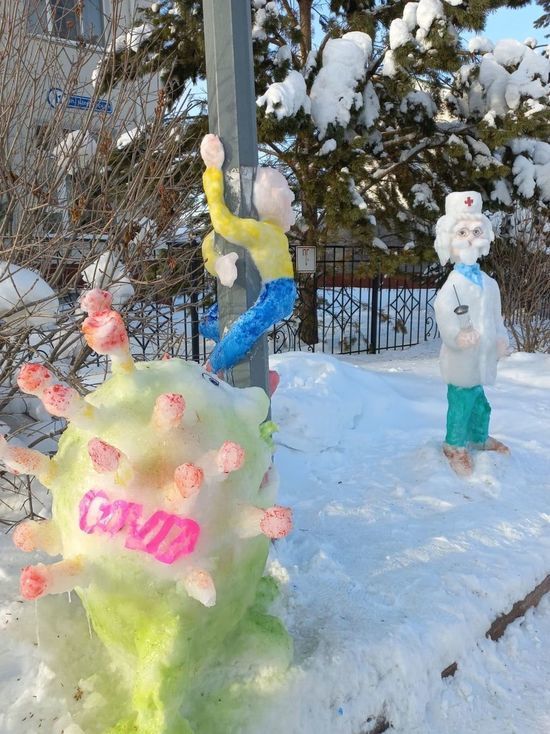 Снежную скульптуру на остросоциальную тему слепили в Кемерове
