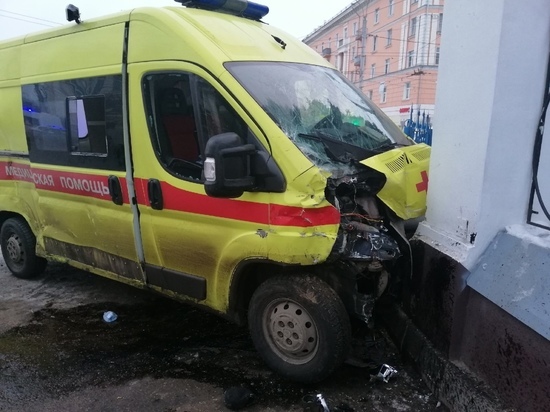 В Иванове произошло жуткое ДТП с участием «скорой»: четыре человека госпитализированы