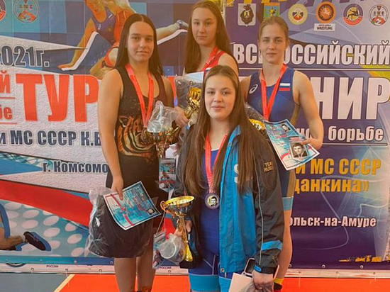 Приморские спортсменки завоевали шесть медалей всероссийских соревнований по борьбе
