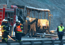 Трагедия с туристическим автобусом в Болгарии, где заживо сгорели 45 человек, могла произойти из-за лопнувшей покрышки