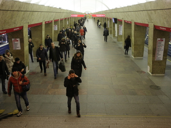 В Смольном предложили отказаться от рекламы в петербургском метро