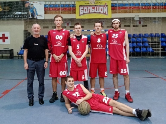 Студенты Смоленского госуниверситета заняли 2 и 3 места в соревнованиях по стритболу