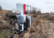 В Астраханской области на трассе машина скорой помощи попала в ДТП