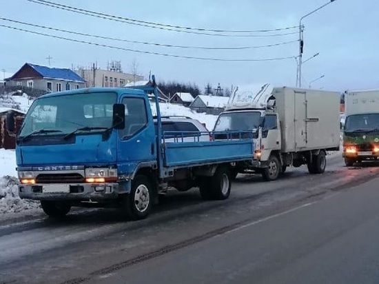 Пожилой пешеход в Магадане оказался зажат в аварии между тремя машинами