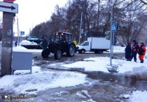 В Барнауле местная прокуратура начала проверку по факту порыва водопровода в микрорайоне Докучаево