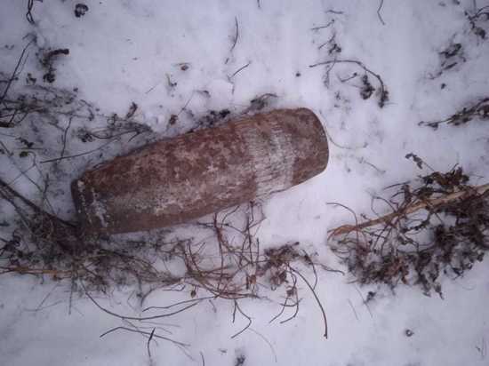 В Улан-Удэ семейная пара нашла снаряд на прогулке